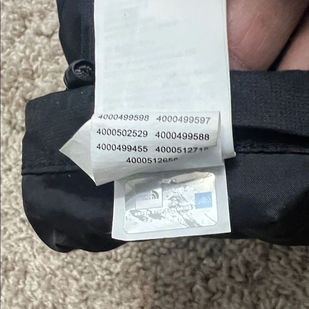 The North Face Black Youth Mittens - Insulated Winter Gloves sz M